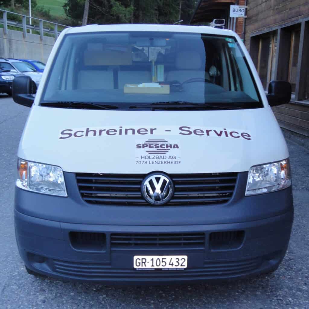 Durch unseren Servicedienst auf Achse werden jegliche Kleinreparaturen vor Ort ausgeführt. Ein einfaches Telefon genügt und unser Service-Schreiner ist schon zu Ihnen unterwegs.